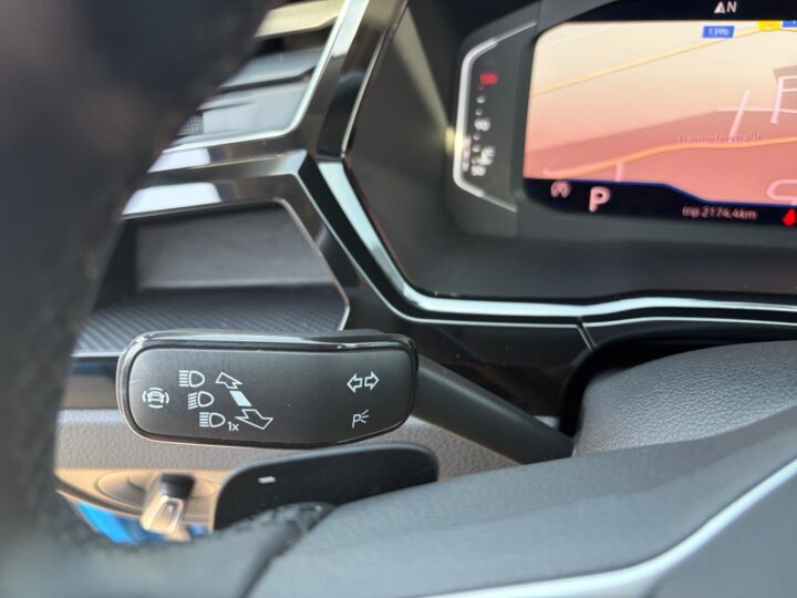 Abbildung Fahrzeugdetailansicht Volkswagen Touran - Nr. 27