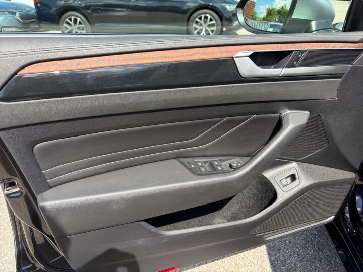 Abbildung Fahrzeugdetailansicht Volkswagen Arteon - Nr. 30