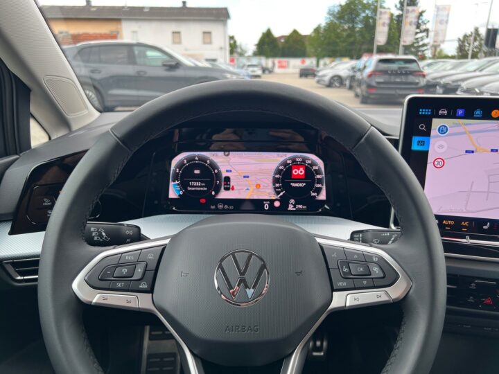 Abbildung Fahrzeugdetailansicht Volkswagen Golf Variant - Nr. 15