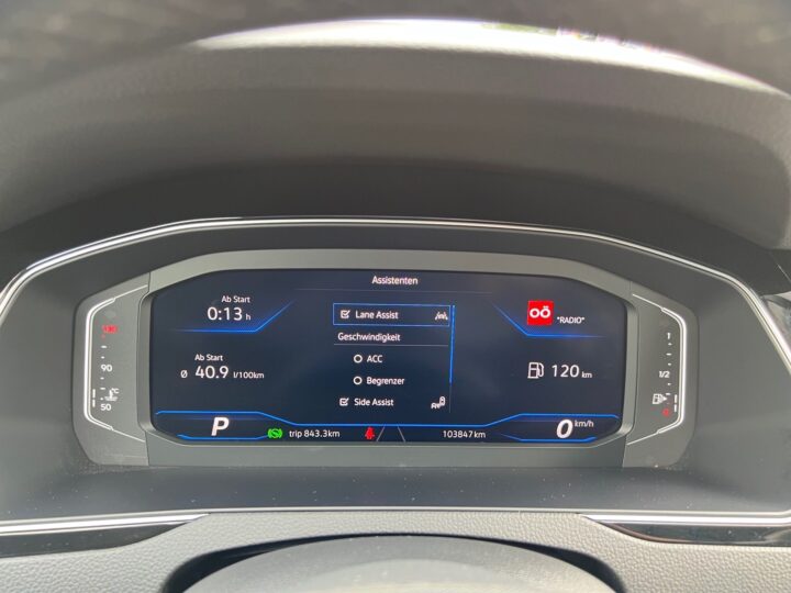 Abbildung Fahrzeugdetailansicht Volkswagen Passat Variant - Nr. 17