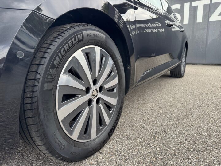 Abbildung Fahrzeugdetailansicht Skoda Superb - Nr. 38