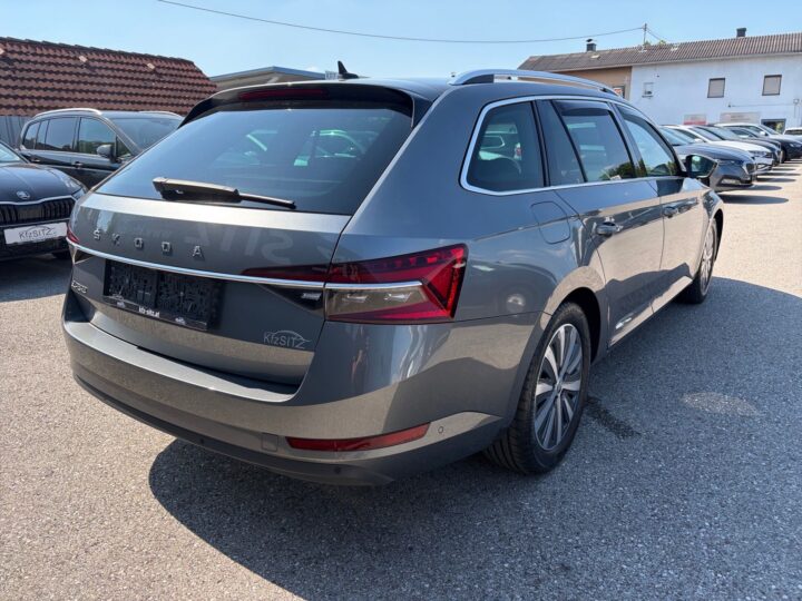 Abbildung Fahrzeugdetailansicht Skoda Superb - Nr. 2