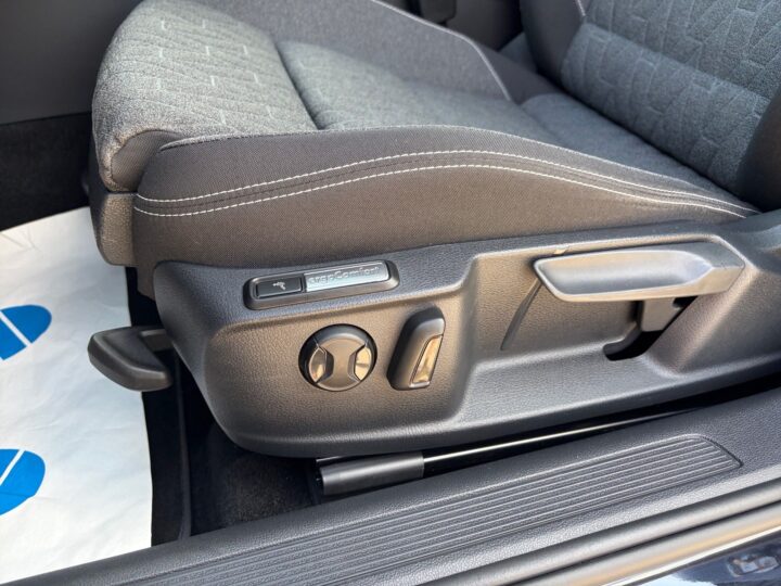 Abbildung Fahrzeugdetailansicht Volkswagen Passat Variant - Nr. 30
