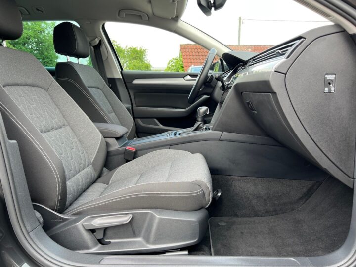 Abbildung Fahrzeugdetailansicht Volkswagen Passat Variant - Nr. 33