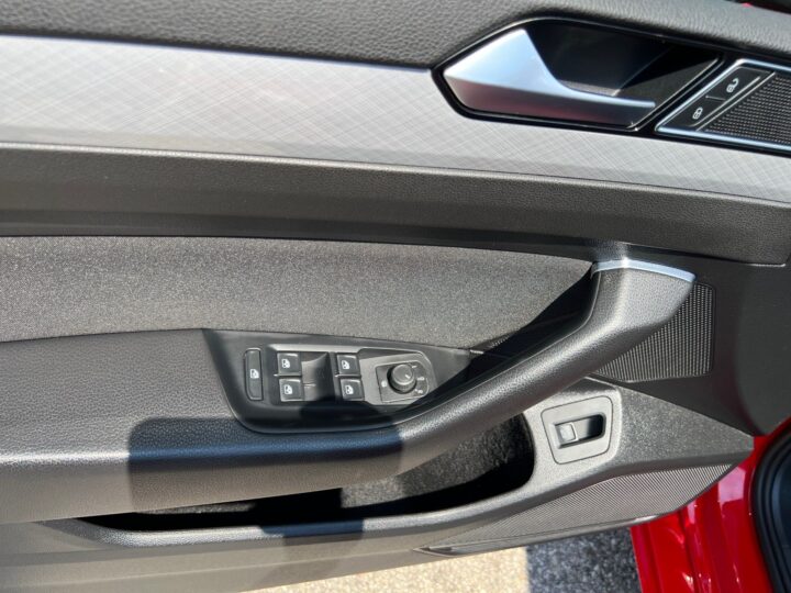 Abbildung Fahrzeugdetailansicht Volkswagen Passat - Nr. 31