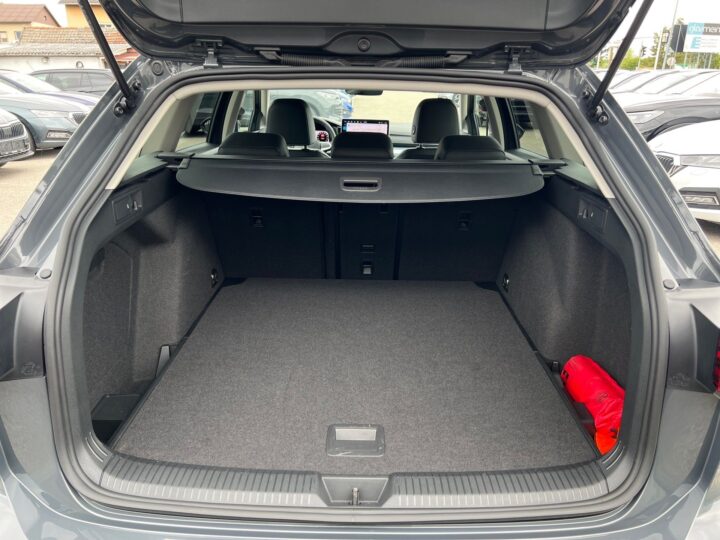 Abbildung Fahrzeugdetailansicht Volkswagen Golf Variant - Nr. 14