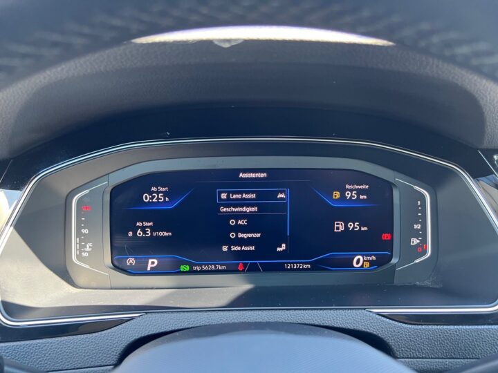 Abbildung Fahrzeugdetailansicht Volkswagen Passat Variant - Nr. 17