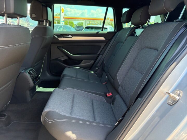 Abbildung Fahrzeugdetailansicht Volkswagen Passat Variant - Nr. 13