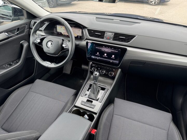 Abbildung Fahrzeugdetailansicht Skoda Superb - Nr. 11