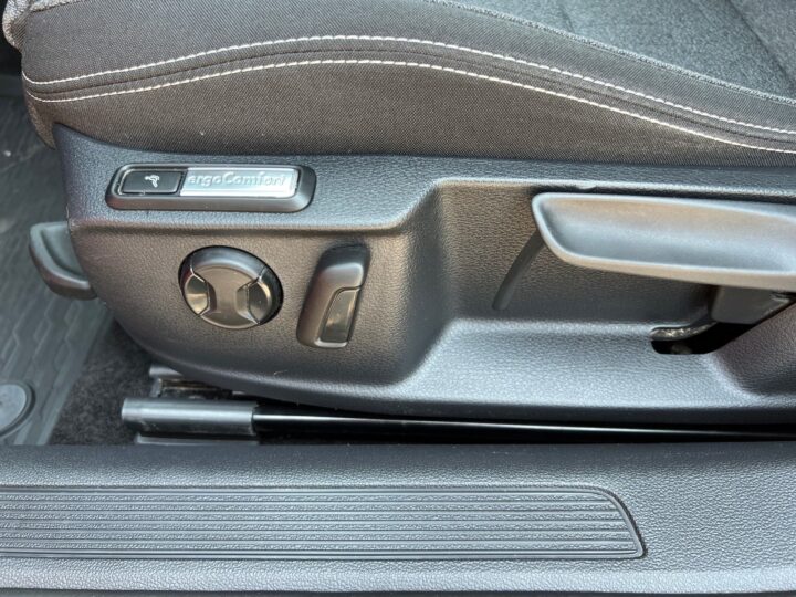 Abbildung Fahrzeugdetailansicht Volkswagen Passat - Nr. 30