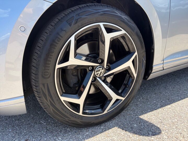 Abbildung Fahrzeugdetailansicht Volkswagen Passat Variant - Nr. 36