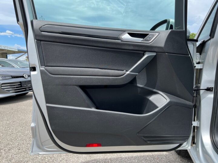 Abbildung Fahrzeugdetailansicht Volkswagen Touran - Nr. 30