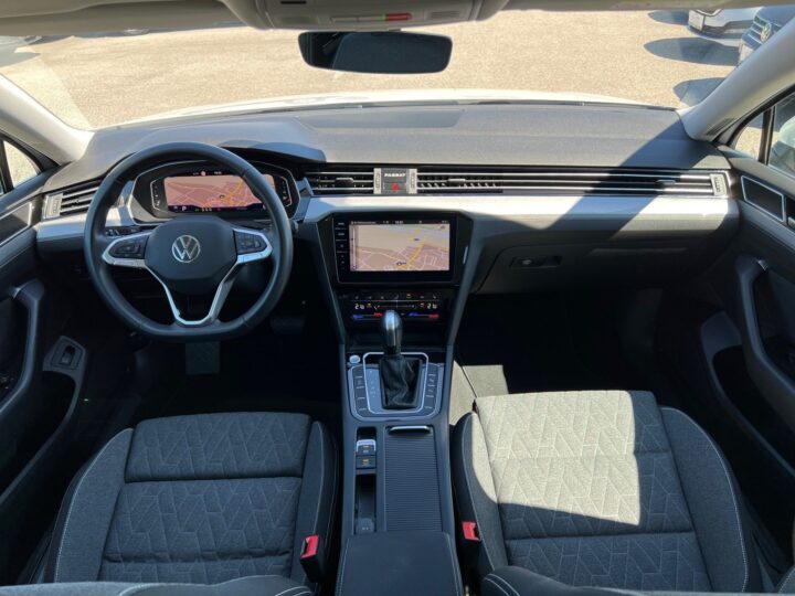 Abbildung Fahrzeugdetailansicht Volkswagen Passat Variant - Nr. 9