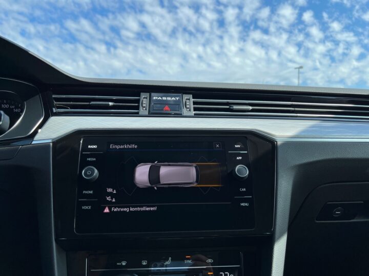 Abbildung Fahrzeugdetailansicht Volkswagen Passat Variant - Nr. 27