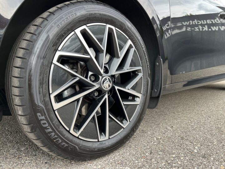 Abbildung Fahrzeugdetailansicht Skoda Octavia - Nr. 37