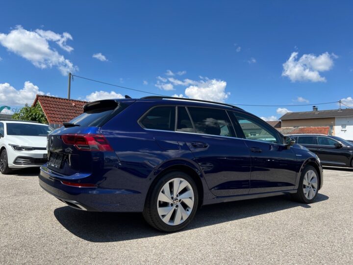 Abbildung Fahrzeugdetailansicht Volkswagen Golf Variant - Nr. 2