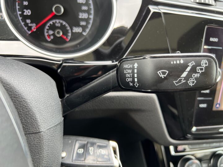Abbildung Fahrzeugdetailansicht Volkswagen Touran - Nr. 44