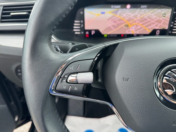 Abbildung Fahrzeugdetailansicht Skoda Superb - Nr. 27