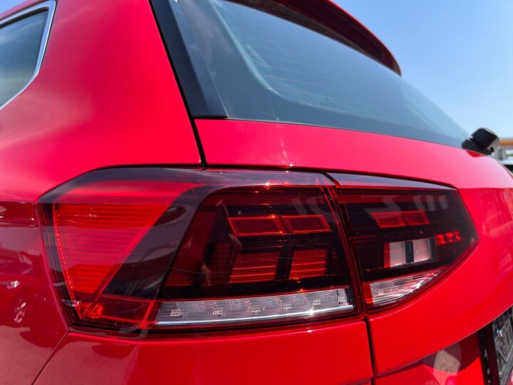 Abbildung Fahrzeugdetailansicht Volkswagen Passat - Nr. 38