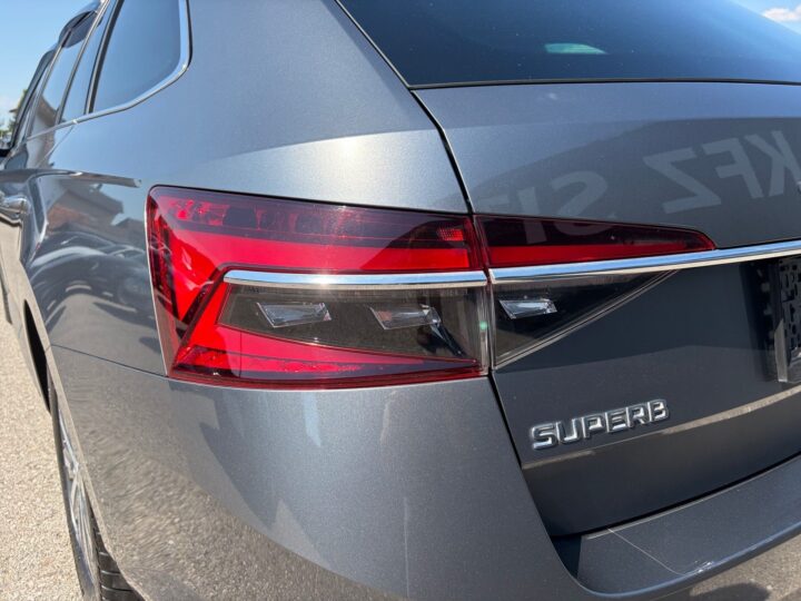Abbildung Fahrzeugdetailansicht Skoda Superb - Nr. 35