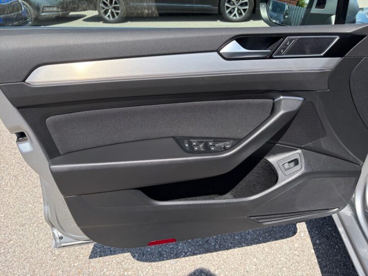 Abbildung Fahrzeugdetailansicht Volkswagen Passat Variant - Nr. 30