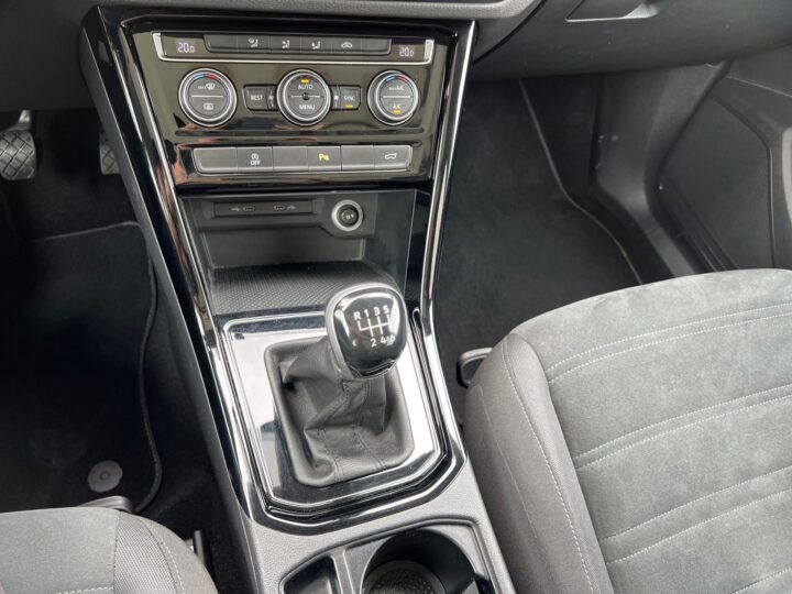 Abbildung Fahrzeugdetailansicht Volkswagen Touran - Nr. 28