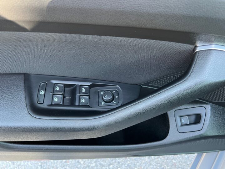 Abbildung Fahrzeugdetailansicht Volkswagen Passat Variant - Nr. 31
