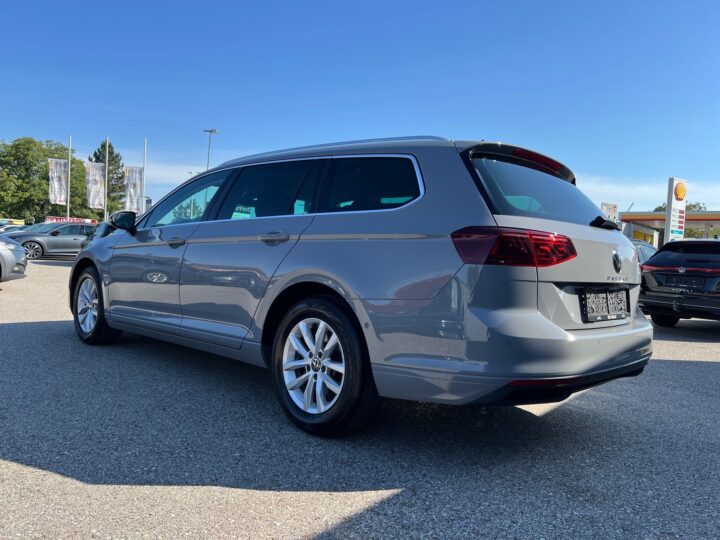 Abbildung Fahrzeugdetailansicht Volkswagen Passat Variant - Nr. 4