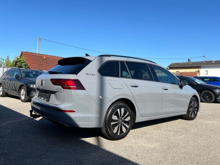 Abbildung Fahrzeugdetailansicht Volkswagen Golf Variant - Nr. 2