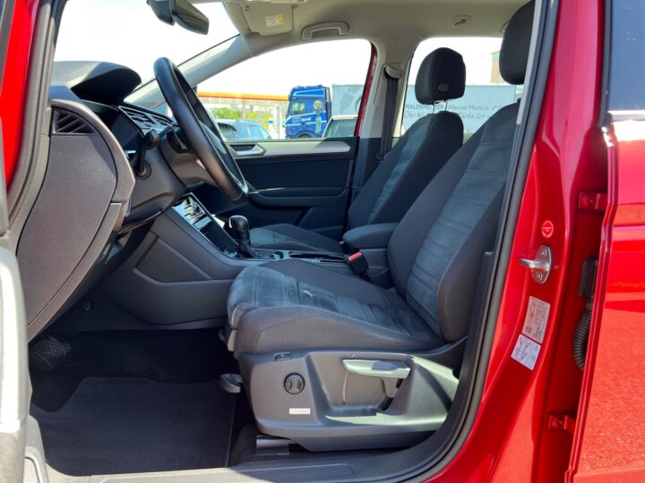 Abbildung Fahrzeugdetailansicht Volkswagen Touran - Nr. 12