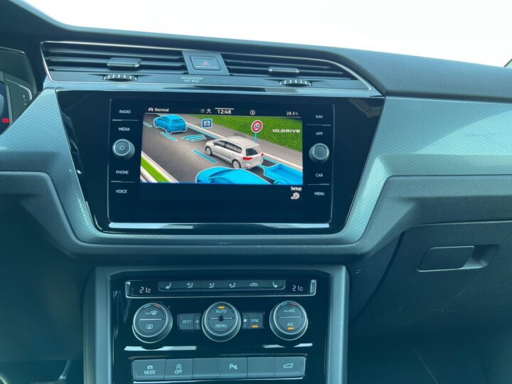 Abbildung Fahrzeugdetailansicht Volkswagen Touran - Nr. 24