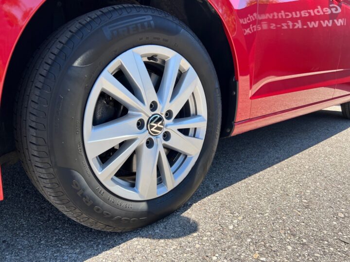 Abbildung Fahrzeugdetailansicht Volkswagen Touran - Nr. 37