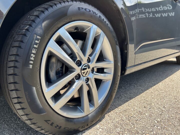 Abbildung Fahrzeugdetailansicht Volkswagen Touran - Nr. 36