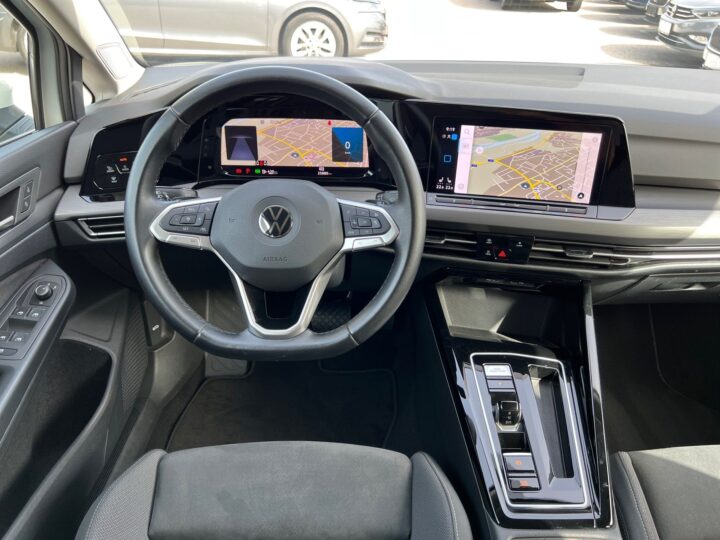 Abbildung Fahrzeugdetailansicht Volkswagen Golf Variant - Nr. 10