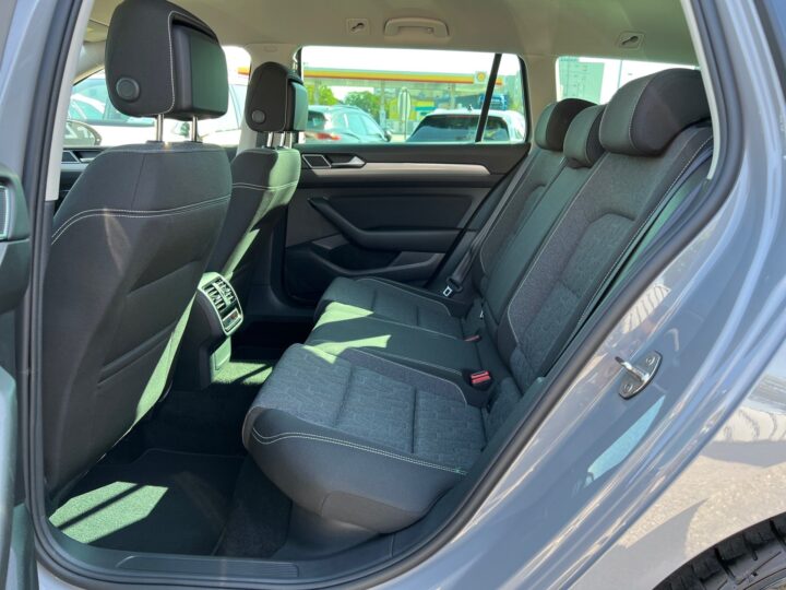 Abbildung Fahrzeugdetailansicht Volkswagen Passat Variant - Nr. 13
