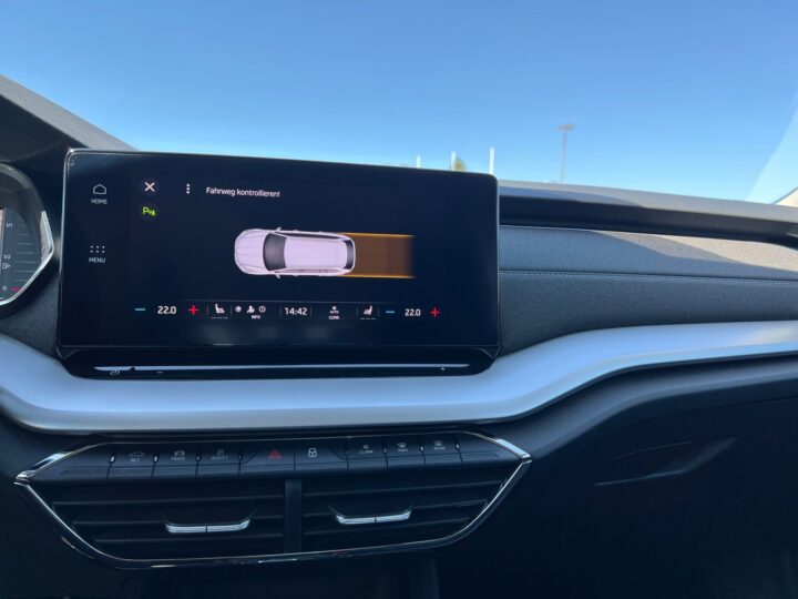 Abbildung Fahrzeugdetailansicht Skoda Octavia - Nr. 27