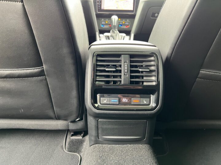 Abbildung Fahrzeugdetailansicht Volkswagen Arteon - Nr. 33