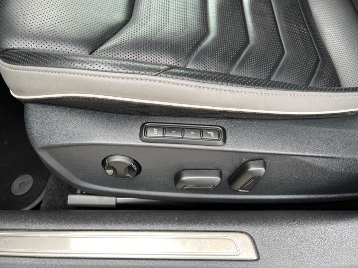 Abbildung Fahrzeugdetailansicht Volkswagen Arteon - Nr. 32