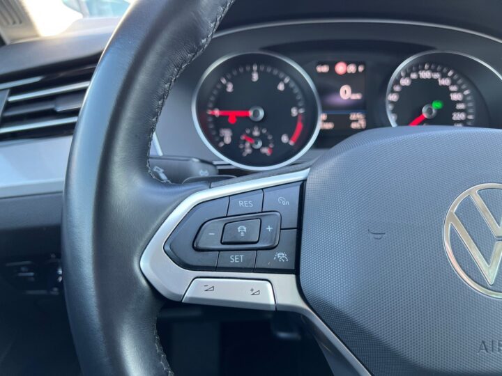 Abbildung Fahrzeugdetailansicht Volkswagen Passat Variant - Nr. 41