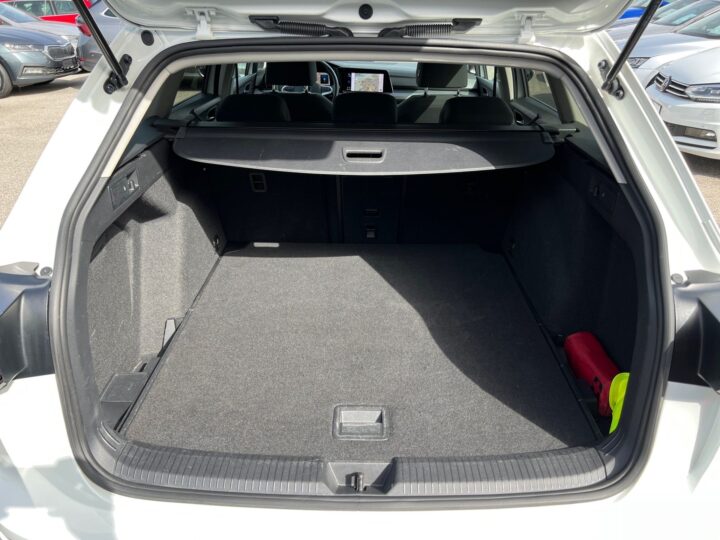 Abbildung Fahrzeugdetailansicht Volkswagen Golf Variant - Nr. 14