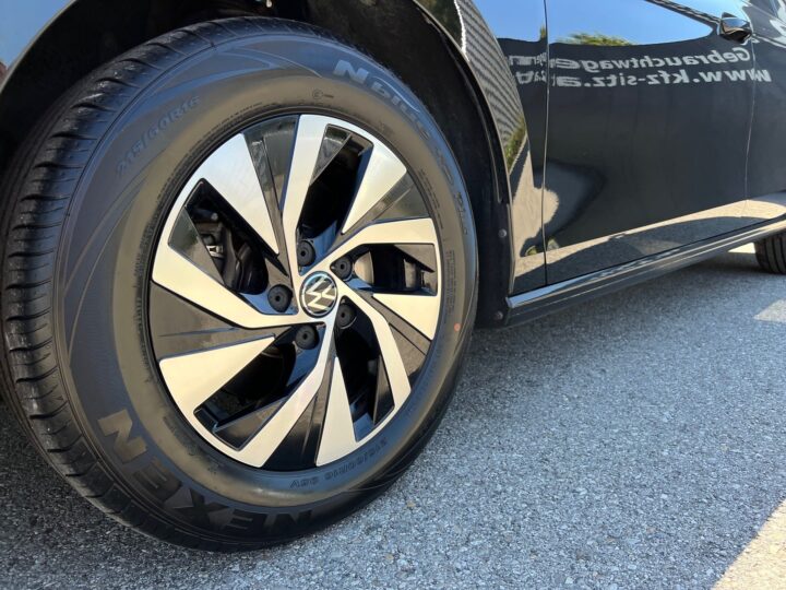 Abbildung Fahrzeugdetailansicht Volkswagen Passat Variant - Nr. 37