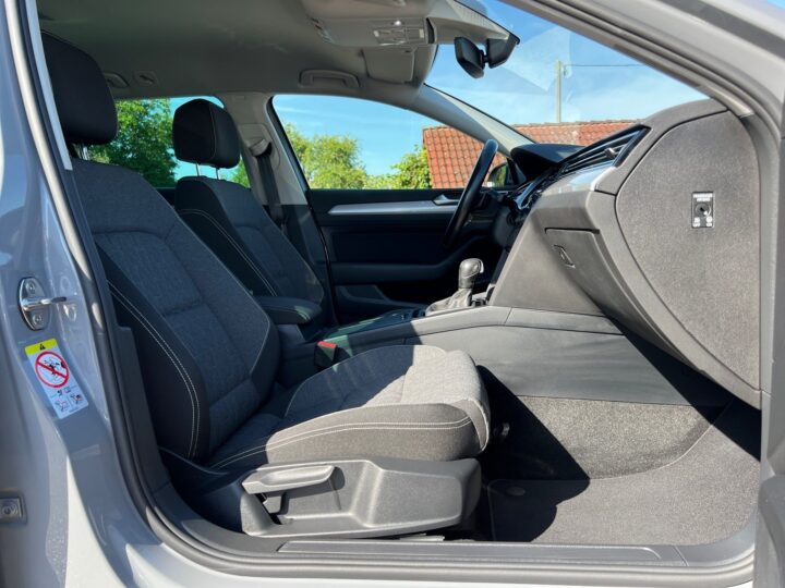 Abbildung Fahrzeugdetailansicht Volkswagen Passat Variant - Nr. 34