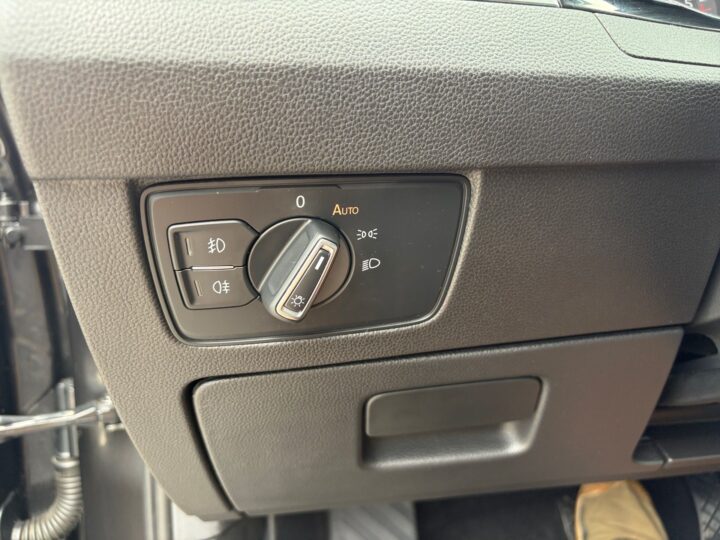 Abbildung Fahrzeugdetailansicht Volkswagen Passat - Nr. 28