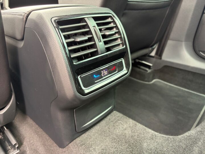 Abbildung Fahrzeugdetailansicht Volkswagen Passat - Nr. 32