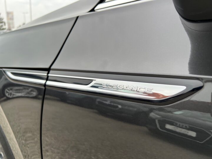 Abbildung Fahrzeugdetailansicht Volkswagen Arteon - Nr. 41