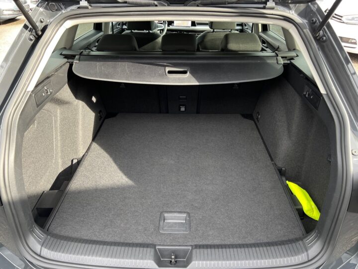 Abbildung Fahrzeugdetailansicht Volkswagen Golf Variant - Nr. 14
