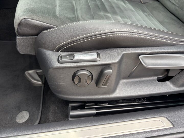 Abbildung Fahrzeugdetailansicht Volkswagen Passat - Nr. 30