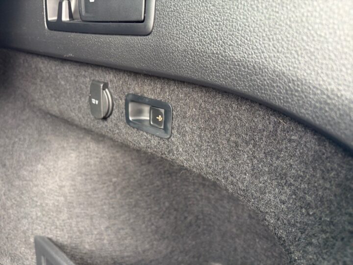 Abbildung Fahrzeugdetailansicht Volkswagen Passat - Nr. 34
