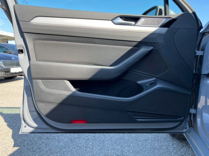 Abbildung Fahrzeugdetailansicht Volkswagen Passat Variant - Nr. 30
