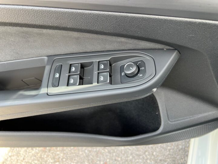 Abbildung Fahrzeugdetailansicht Volkswagen Golf Variant - Nr. 31